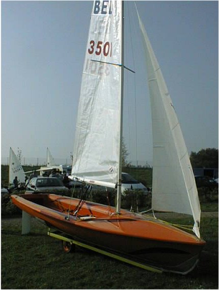 490 sailboat under sail