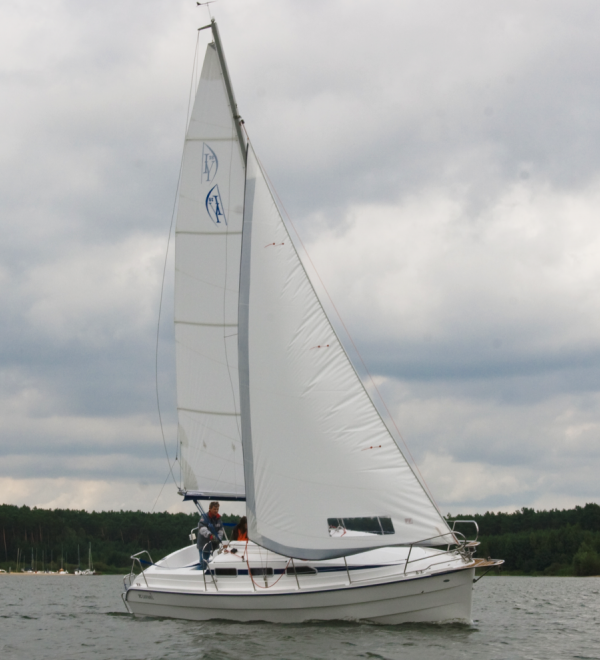 Imexus 28 sailboat under sail