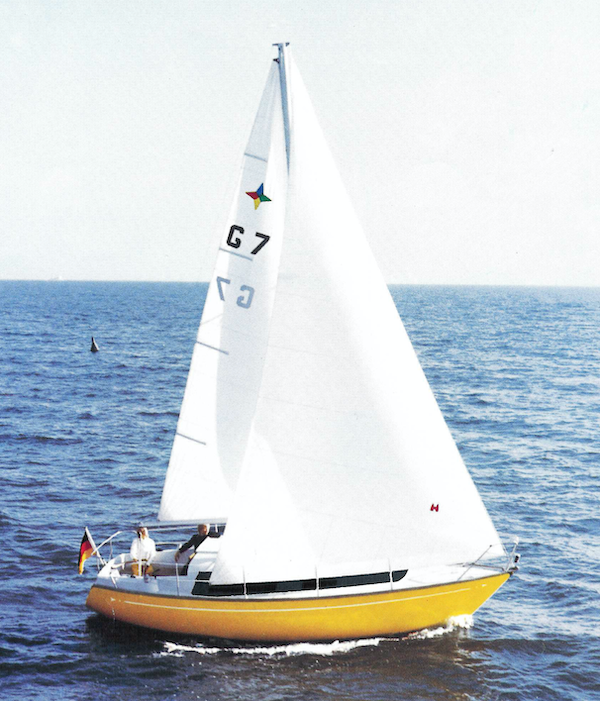 Sirius 26 streuer sailboat under sail
