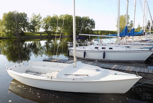 a 20' sailboat which has no auxiliary power