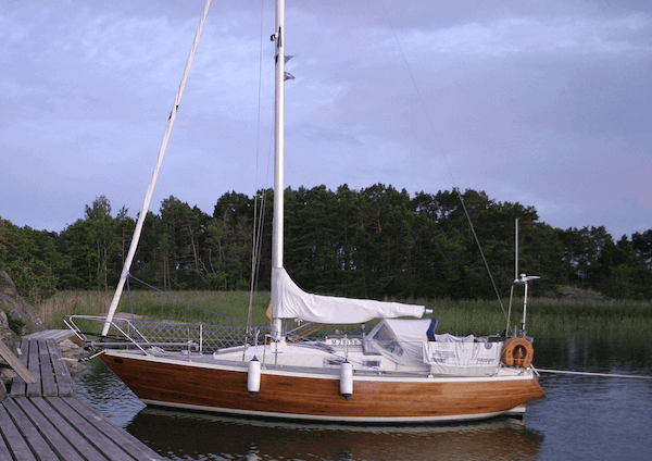 Mp 28 sailboat under sail