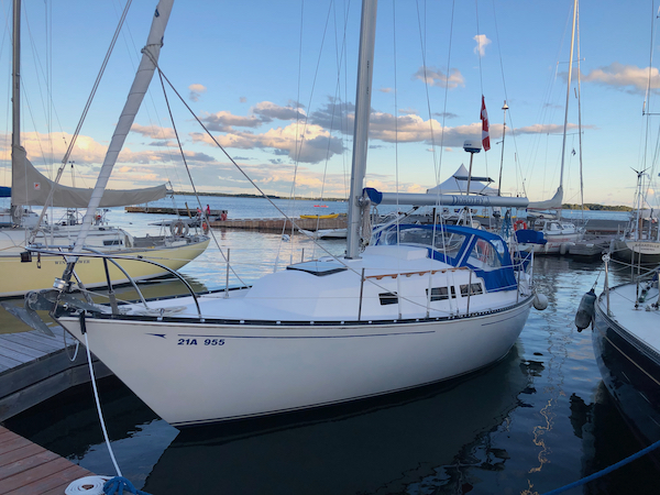 Ontario 28 sailboat under sail
