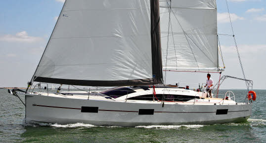 RM 1360 sailboat under sail