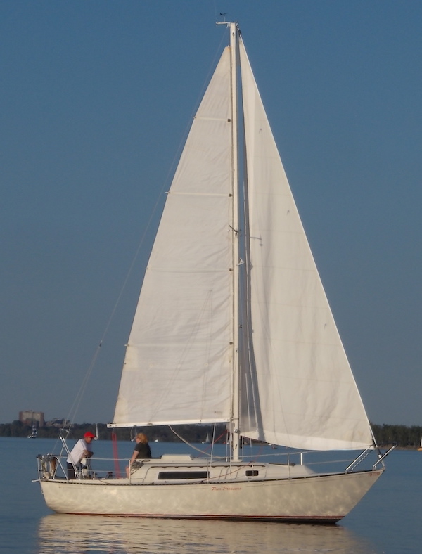 C&C 27 mk iii sailboat under sail