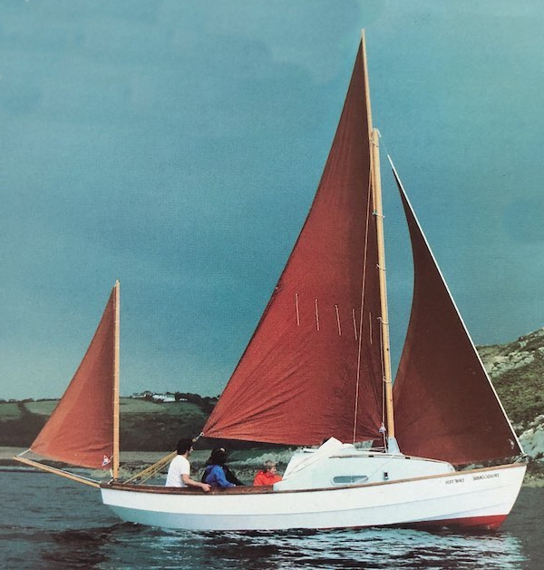 Drascombe drifter honnor sailboat under sail