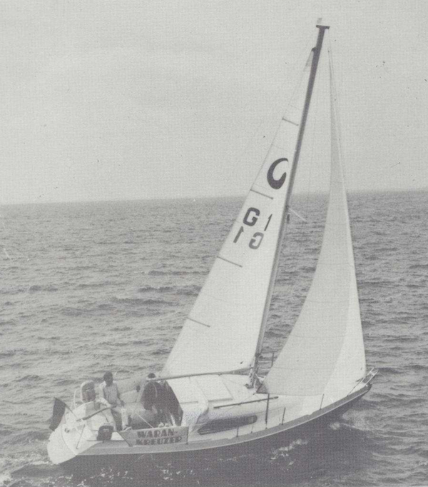 Waran sailboat under sail