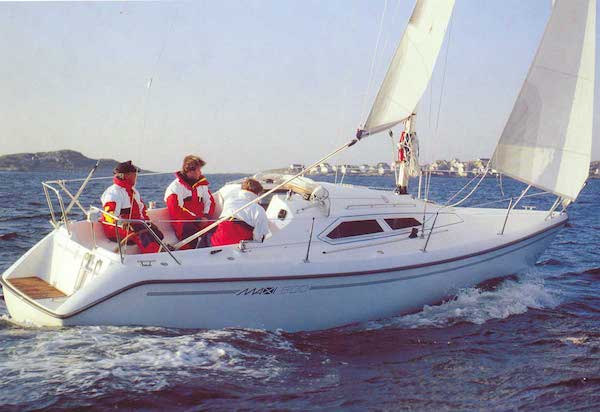 Maxi 800 sailboat under sail