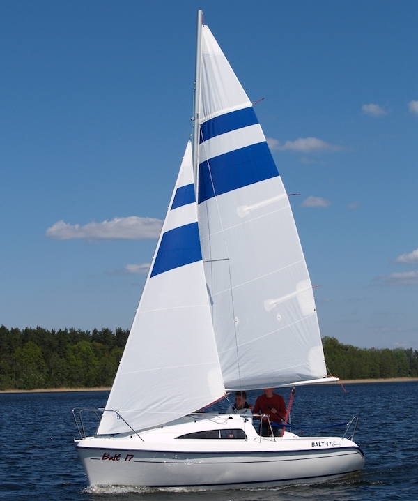 Balt 17 sailboat under sail
