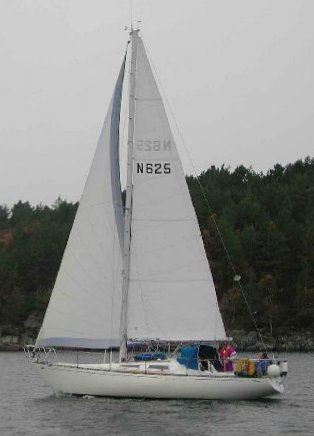 Alo 33 sailboat under sail