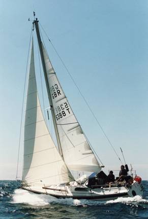 Aloa 29 sailboat under sail