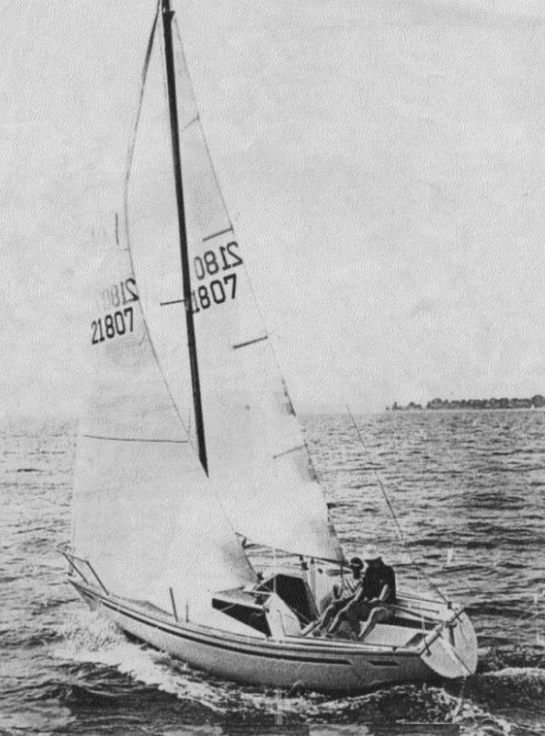 American 21 ami sailboat under sail