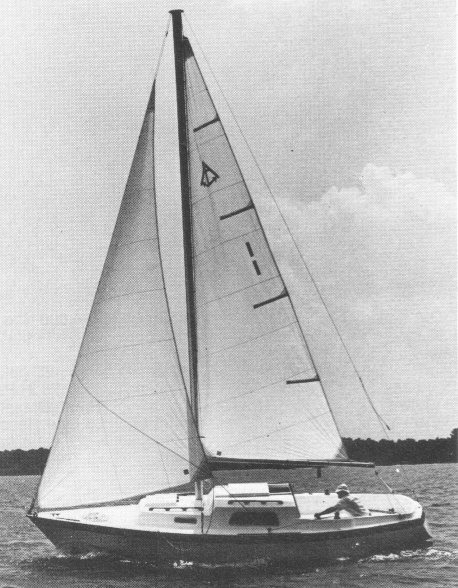 Annapolis 26 holmes sailboat under sail