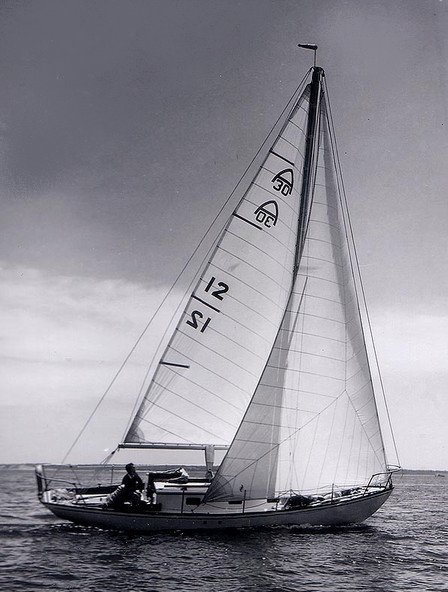 Annapolis 30 rhodes sailboat under sail
