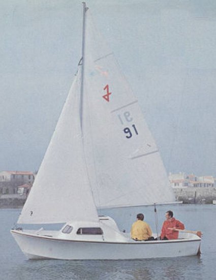 Arcachonnais jeanneau sailboat under sail