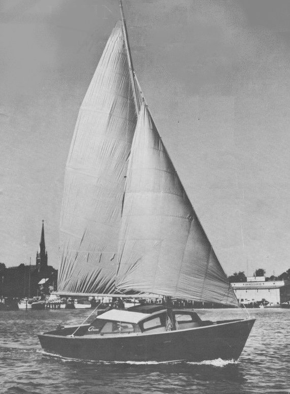 Arcoa 520 sailboat under sail