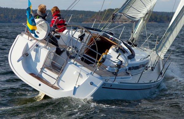 Arcona 370 sailboat under sail