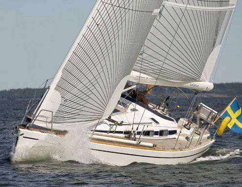 Arcona 400 sailboat under sail