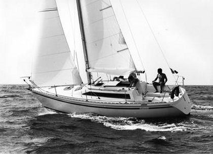 Attalia 32 jeanneau sailboat under sail