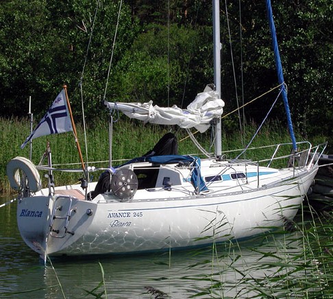 Avance 245 sailboat under sail