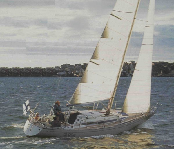 Avance 36 sailboat under sail