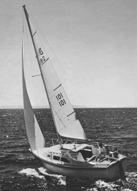 Balboa 27 82 sailboat under sail
