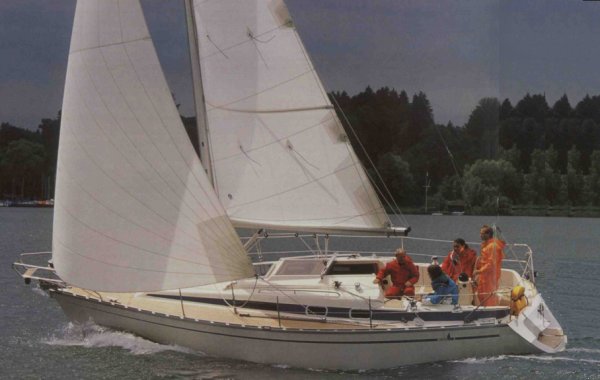 Bavaria 300 sailboat under sail