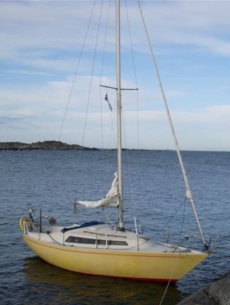 Becker 27 sailboat under sail