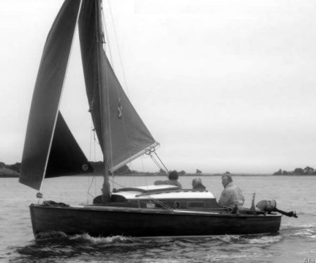 Belouga sailboat under sail
