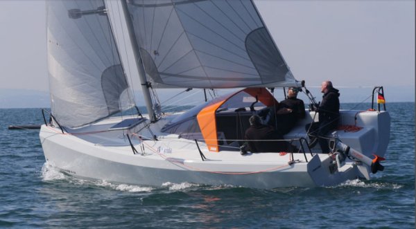 Bente 24 sailboat under sail