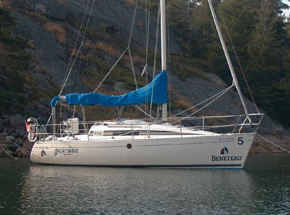 First 285 Beneteau sailboat under sail