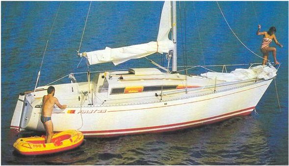 First 26 Beneteau sailboat under sail
