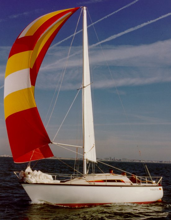 First 25 Beneteau sailboat under sail