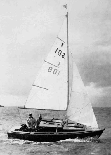 Caprice 19 sailboat under sail