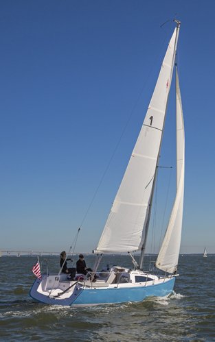 Catalina 275 sport sailboat under sail