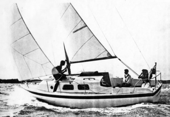 Centaur 26 westerly sailboat under sail