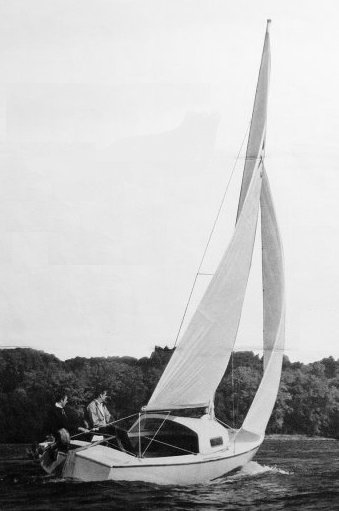Cygnus 20 sailboat under sail