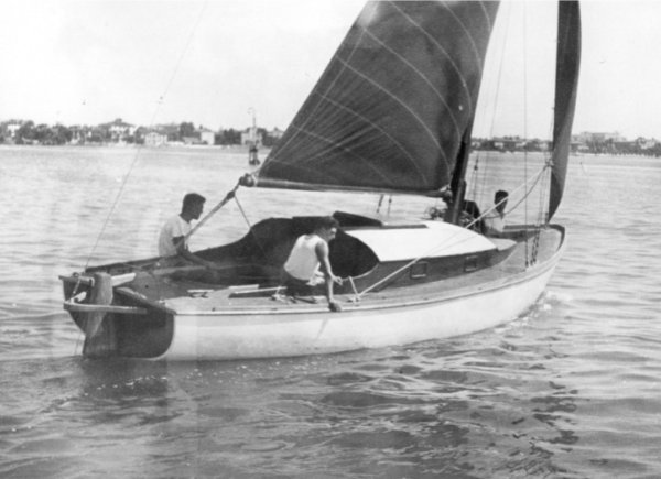 Daina 25 sailboat under sail