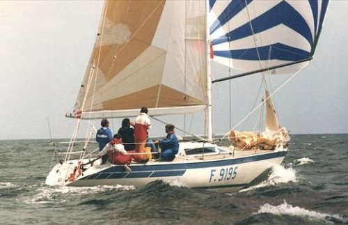 Db 2 sailboat under sail