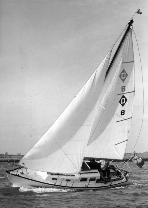 Diamond 27 sailboat under sail