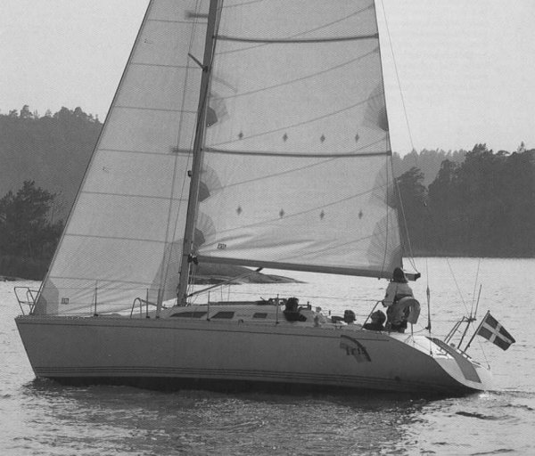 Diva 355 sailboat under sail
