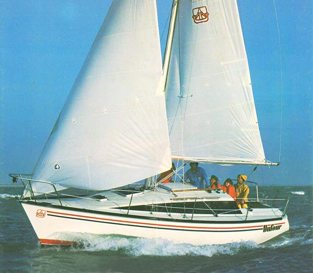 Dufour 28 mezzo sailboat under sail