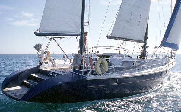 Dynamique 47 sailboat under sail
