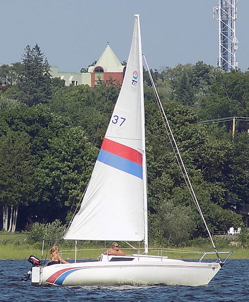Mistral t 21 sailboat under sail