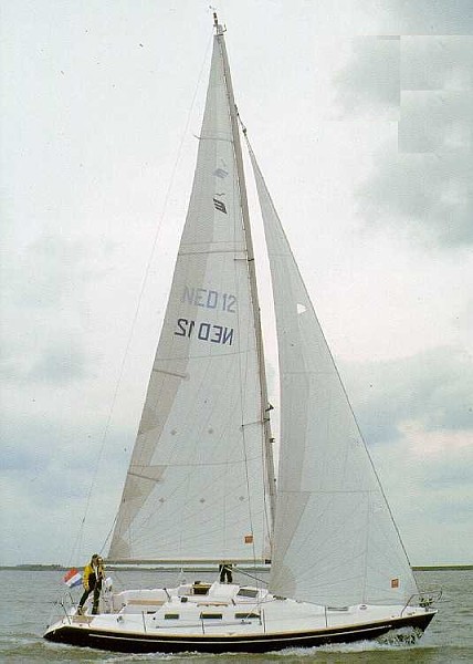 Enter 360 sailboat under sail
