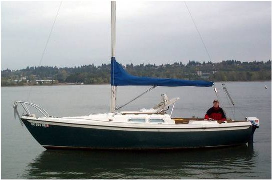 Ericson 23 1 sailboat under sail