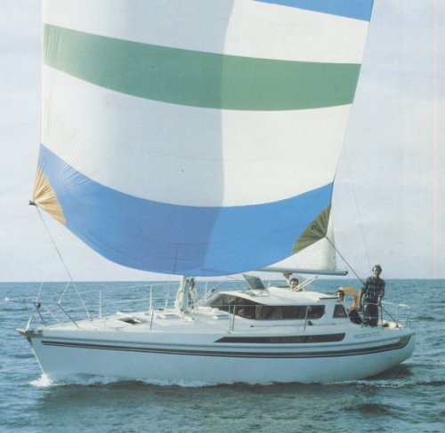 Espace 1000 jeanneau sailboat under sail