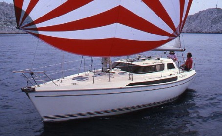 Espace 1100 jeanneau sailboat under sail