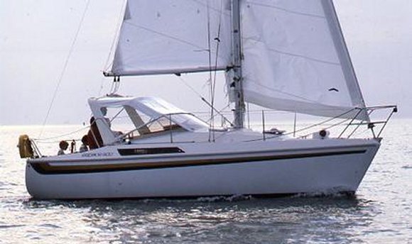 Espace 800 jeanneau sailboat under sail