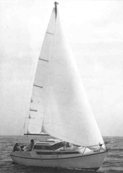 Evasion 22 Beneteau sailboat under sail