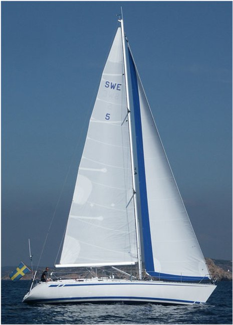Excel 400 sailboat under sail